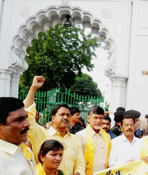 naidu,congresm tdp,kirankumar reddy,indira gandi,sonia gandhi